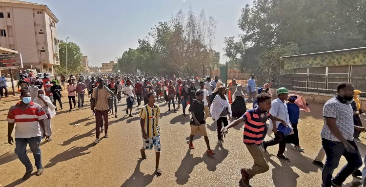كر وفر وقنابل مسيلة للدموع.. تجدد التظاهرات في الخرطوم
