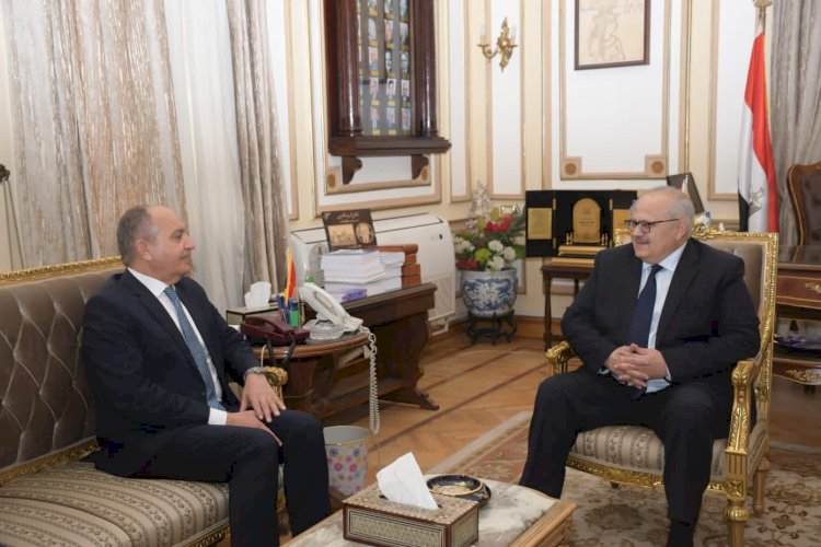 رئيس جامعة القاهرة يستقبل السفير الأردني أمجد العضايلة لتعزيز سبل التعاون المشترك