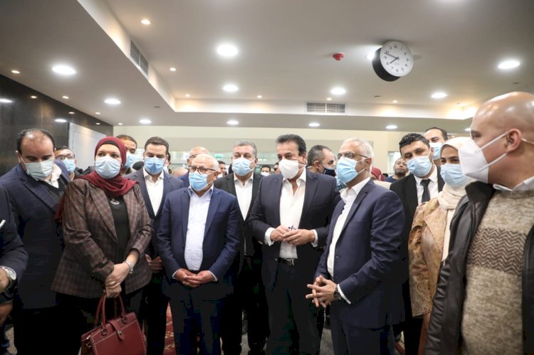 وزير التعليم العالي ومحافظ بورسعيد يتفقدان مستشفى جامعة بورسعيد