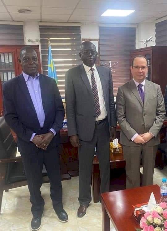 سفير مصر في جوبا يلتقي كل من وزير النقل ورئيس سلطة الطيران المدني بجنوب السودان