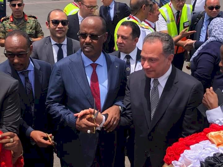 مساعد وزير الخارجية للشؤون الإفريقية يصل إلى جيبوتي على متن أولى رحلات الطيران المباشر بين البلدين