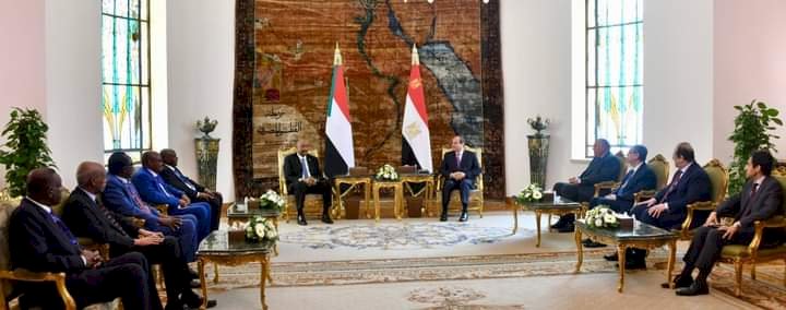 السيسى يستقبل رئيس مجلس السيادة السودانية