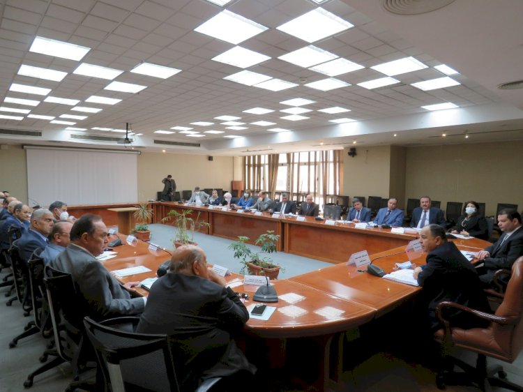 وزير المالية يجتمع  مع رموز رجال الأعمال فى مصر