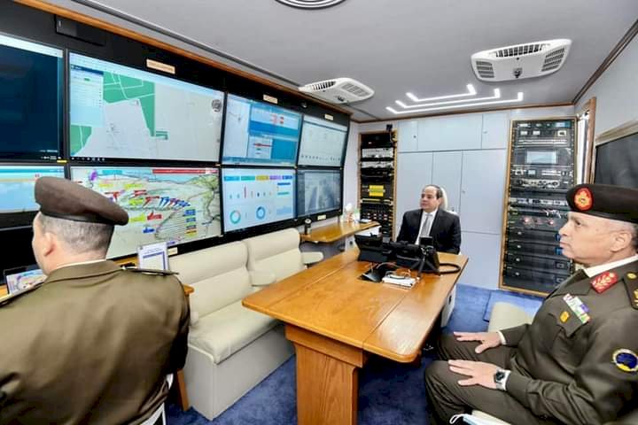 السيسي يتفقد مركز عمليات التحكم والمتابعة للشبكة الوطنية للطوارئ والسلامة العامة