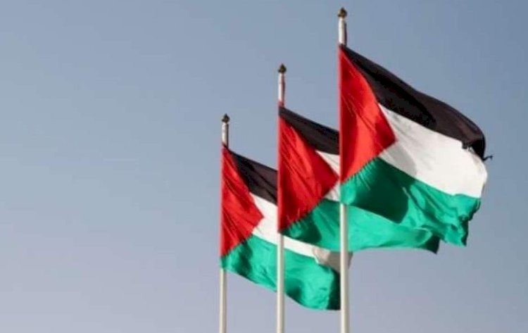 الرئيس الفلسطيني يصدر قرارا برفع علم دولة فلسطين فوق المؤسسات الحكومية والمرافق العامة إحياء للذكرى الـ 74 للنكبة