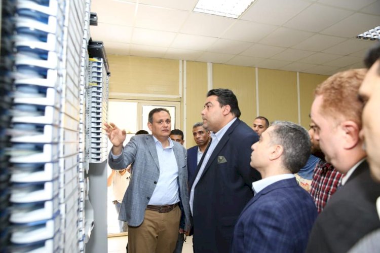 الرئيس التنفيذي للمصرية للاتصالات يتفقد أعمال تطوير الشبكة في القاهرة الجديدة