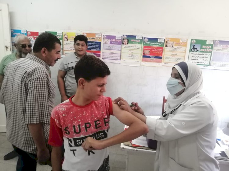 محافظ الجيزة .. تطعيم ٢٧٥ الف مواطن ضد فيروس كورونا خلال حملة "طرق الأبواب"