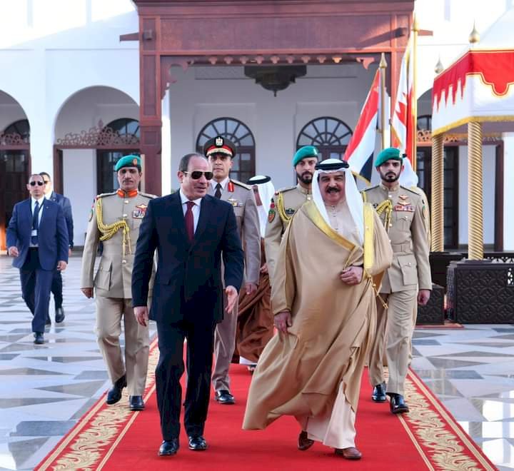 السيسي يصل إلي البحرين في زيارة رسمية