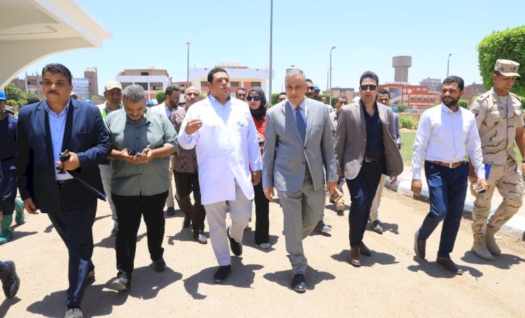 محافظ سوهاج يتفقد "محطة مياه " و " نقطة إسعاف " ضمن مشروعات المبادرة الرئاسية لتطوير الريف المصري " حياة كريمة" 