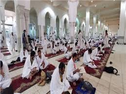 ضيوف الرحمن يؤدون صلاة الجمعة الأولى في المسجد النبوي بعد أدائهم مناسك الحج