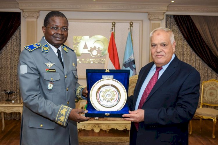 رئيس الهيئة العربية للتصنيع يبحث مع وزير الدفاع بجمهورية بوركينا فاسو 