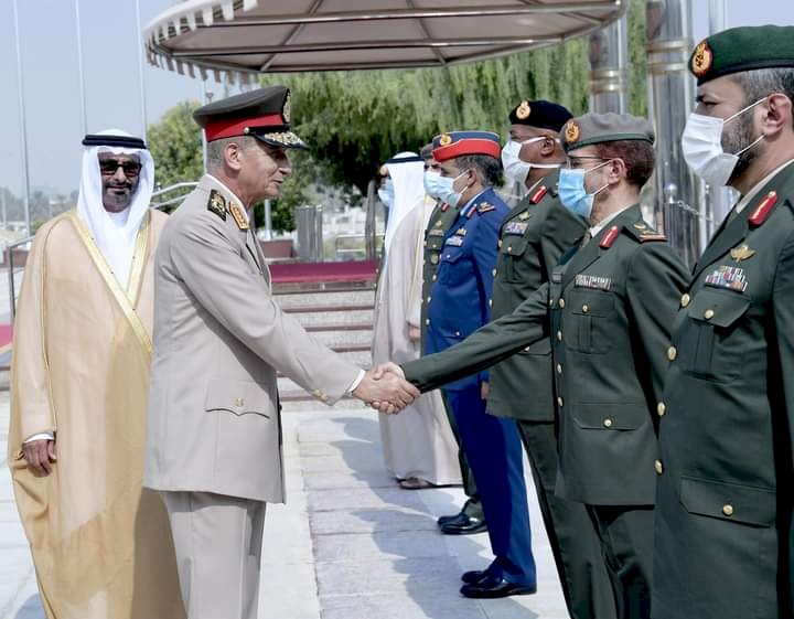 وزير الدفاع والإنتاج الحربى يعود إلى أرض الوطن عقب إنتهاء زيارته الرسمية إلى دولة الإمارات العربية المتحدة
