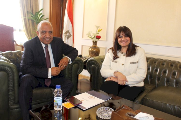 وزير قطاع الأعمال العام يبحث مع وزيرة الهجرة تحفيز المصريين بالخارج للاستثمار بالشركات التابعة