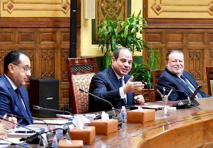 السيسي يجتمع مع  وفداً من رجال الأعمال والمستثمرين المصريين من القطاعات الصناعية المختلفة