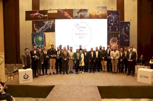 "اتصال" و"ايتيدا" و"البحث العلمي" يحتفلون بتخريج 12 شركة ناشئة من حاضنة "إبني" في مجمع برج العرب الإبداعي