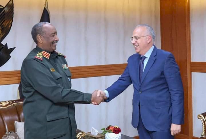 رئيس مجلس السيادة السوداني يلتقي وزير الموارد المائية والري المصري