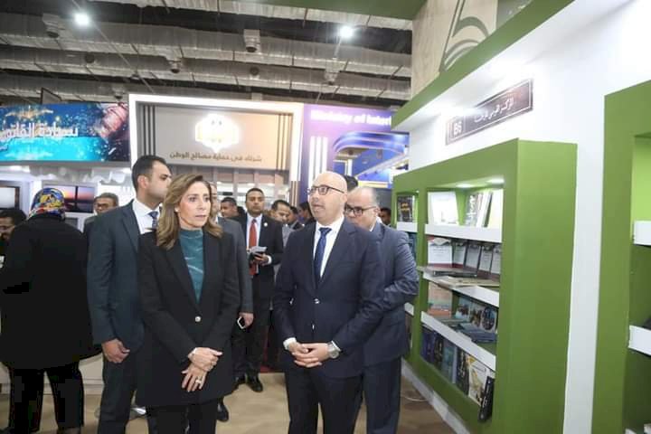 وزيرة الثقافة تتفقد معرض القاهرة الدولي للكتاب في أول أيام فتح أبوابه للجمهور 