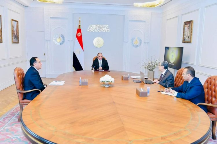 السيسي يجتمع مع رئيس مجلس الوزراء و وزير الكهرباء والطاقة المتجددة