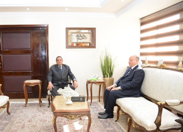 وزير التنمية المحلية يتابع مع محافظ القاهرة منظومة المخلفات الصلبة ومشروعات الخطة الاستثمارية بالعاصمة