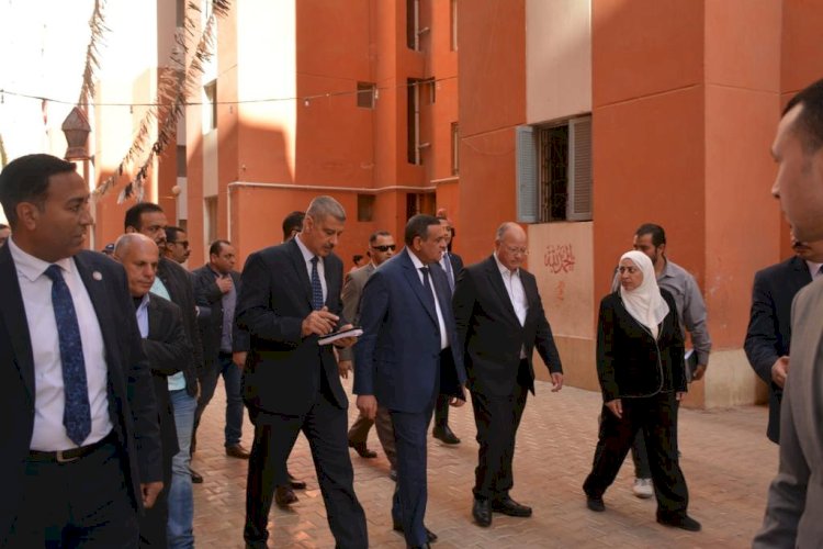 وزير التنمية المحلية ومحافظ القاهرة يتابعان توافر الخدمات المقدمة للمواطنين في مدينة الأسمرات