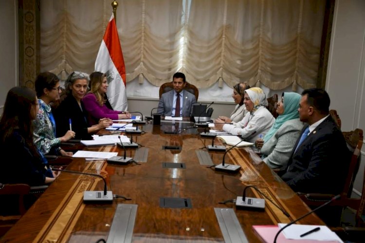 وزير الشباب والرياضة يلتقي ممثل المفوضية السامية لشئون اللاجئين في مصر