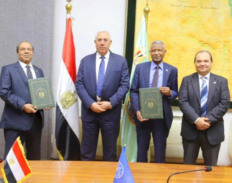 وزير الزراعة يشهد توقيع وثيقة مشروع بين بحوث الصحراء والفا
