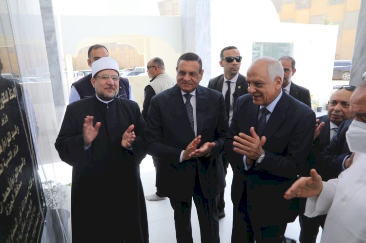 وزراء الاوقاف والتنمية المحلية ومحافظ الجيزة يفتتحون مسجد " الله نور السموات والأرض " 