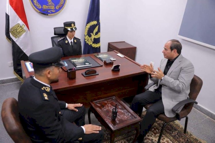الرئيس السيسي يتفقد قسم شرطة مدينة نصر أول ويتناول الإفطار مع ضباط وأفراد القسم