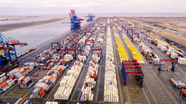 المنطقة الاقتصادية لقناة السويس:وصول سفن الخدمات البحرية لميناء بورسعيد لإطلاق خدمة تموين السفن خلال أيام