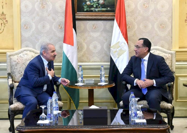 رئيس وزراء مصر يعقد جلسة مباحثات مع نظيره في فلسطين
