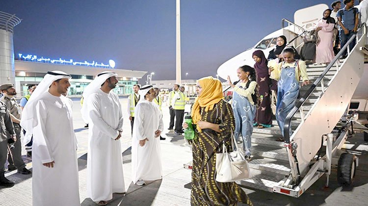 الإمارات تستضيف 180 شخصًا وصلوا من السودان