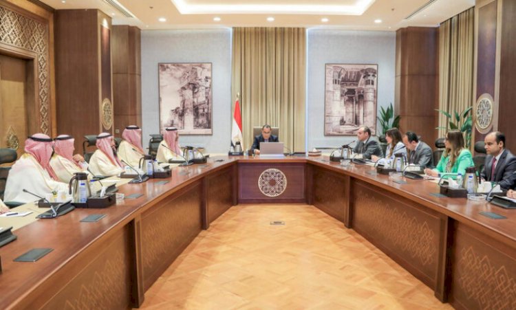 وزير الصناعة والثروة المعدنية السعودي يبحث مع رئيس الوزراء تعزيز العلاقات بين البلدين في قطاعي الصناعة والتعدين