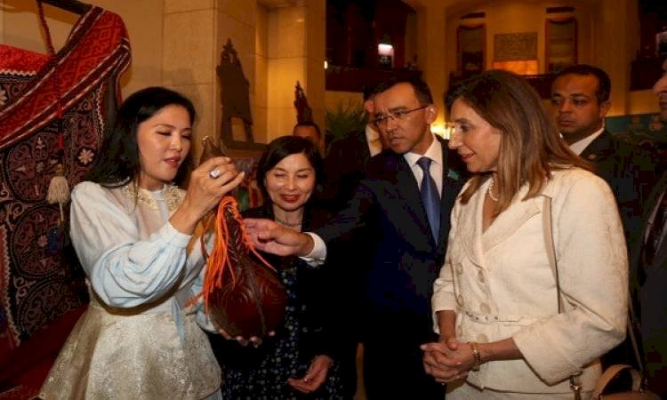 وزيرة الثقافة تشهد انطلاق فعاليات أيام الثقافة لجمهورية كازاخستان   