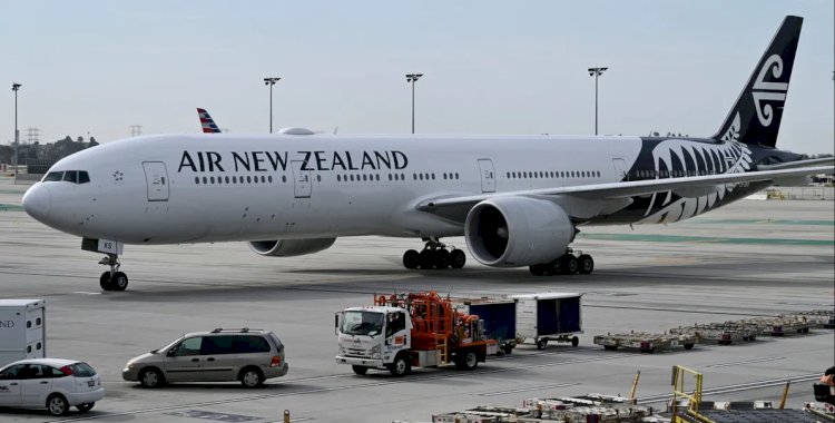شركة طيران نيوزيلندا تطلب قياس وزن الركاب قبل الصعود على متن الطائرة.. تفاصيل