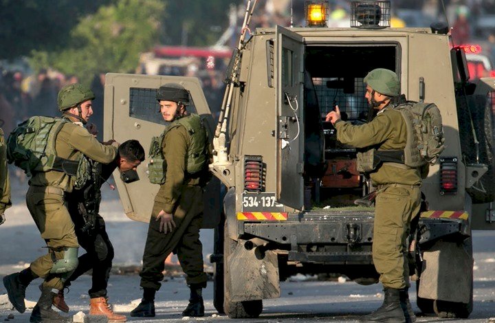 الاحتلال الإسرائيلي يشن حملة اعتقالات واسعة في الضفة الغربية باعتقال 23 فلسطينيا