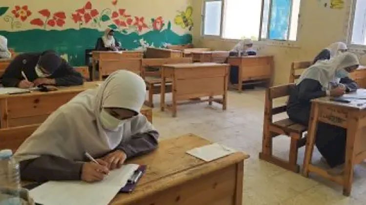 انتظام أداء امتحان اللغة الأجنبية لطلاب العلمى بالثانوية الأزهرية فى الإسكندرية