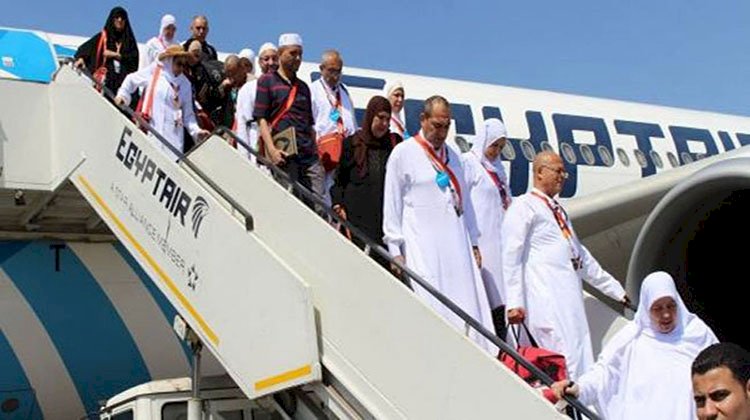 مطار القاهرة يشهد سفر أول أفواج حجاج بيت الله الحرام