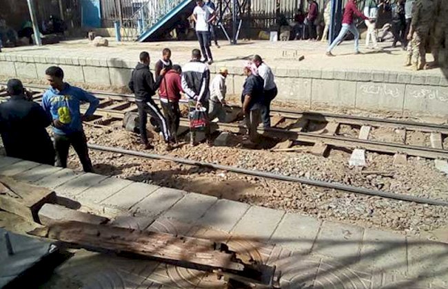 سقوط شاب من قطار بعد فتح زرار الهواء بمنطقة العياط
