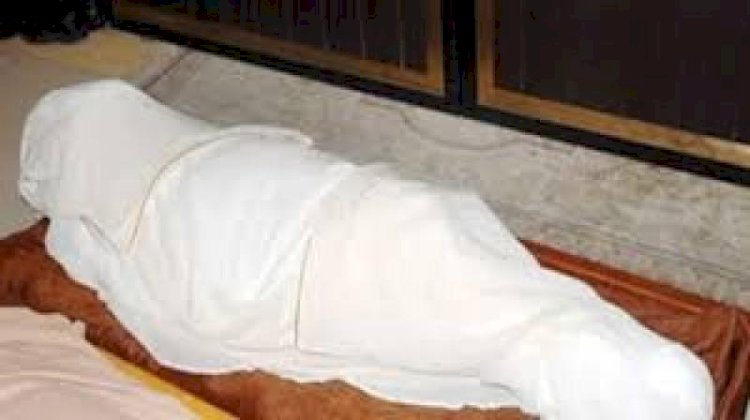 أهالى مدينة ههيا يشيعون جنازة طبيب عثر على جثته مدفونة داخل عيادته بالقاهرة