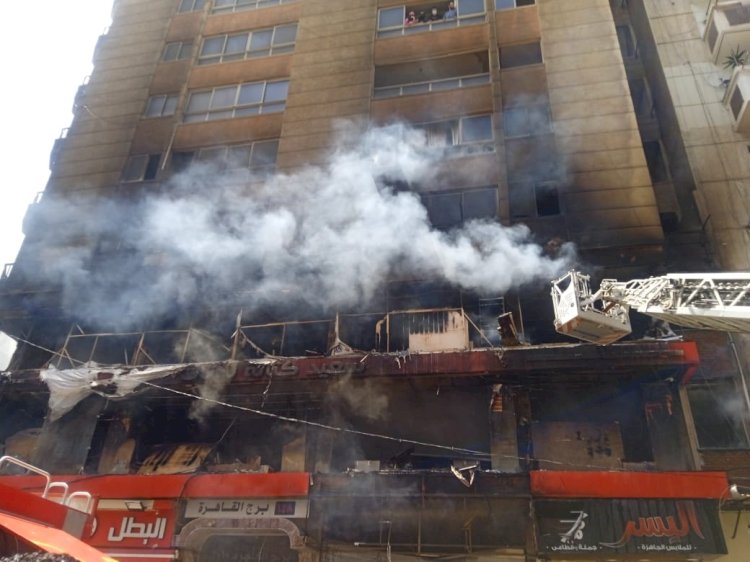 حريق هائل في محل موبيليا في الإسكندرية