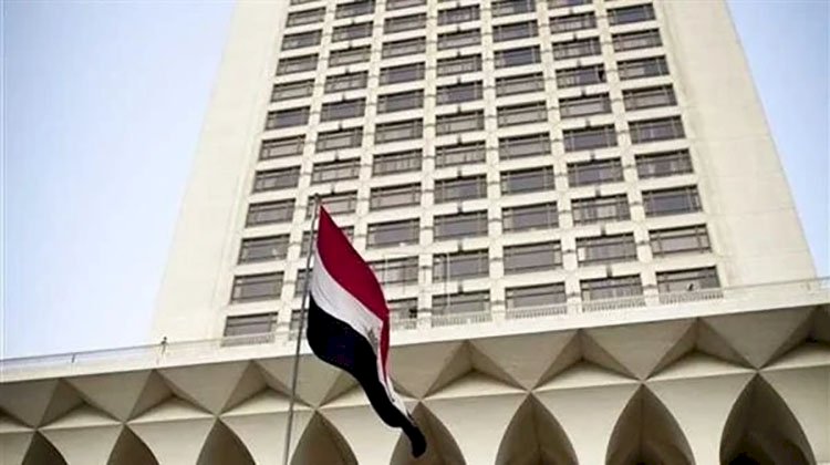 مصر ترحب بإعادة التمثيل الدبلوماسي بين قطر والإمارات 