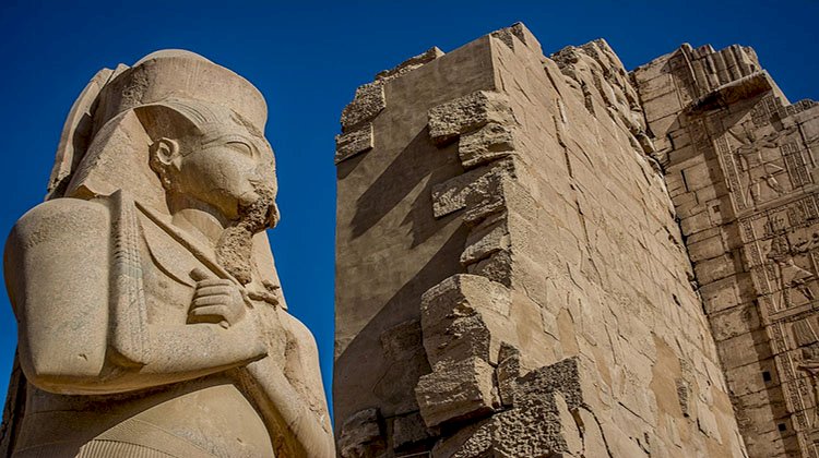 مصر تستعيد قطعة من تمثال رمسيس الثاني