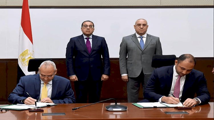 رئيس الوزراء يشهد توقيع عقدي شراكة لإدارة وتشغيل فندقين جديدين في "مثلث ماسبيرو" و"سور مجرى العيون"