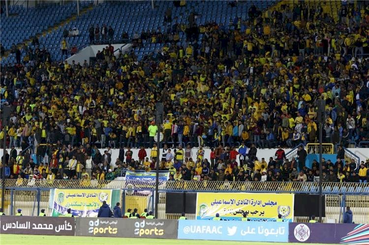 إيقاف 2451 مشجعا من جمهور الإسماعيلى مباراتين للسباب الجماعى فى مباراة الداخلية