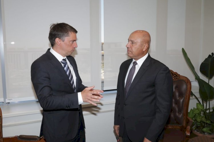 وزير النقل يبحث مع نائب وزير خارجية التشيك التعاو في مجال توطين صناعة النقل في مصر