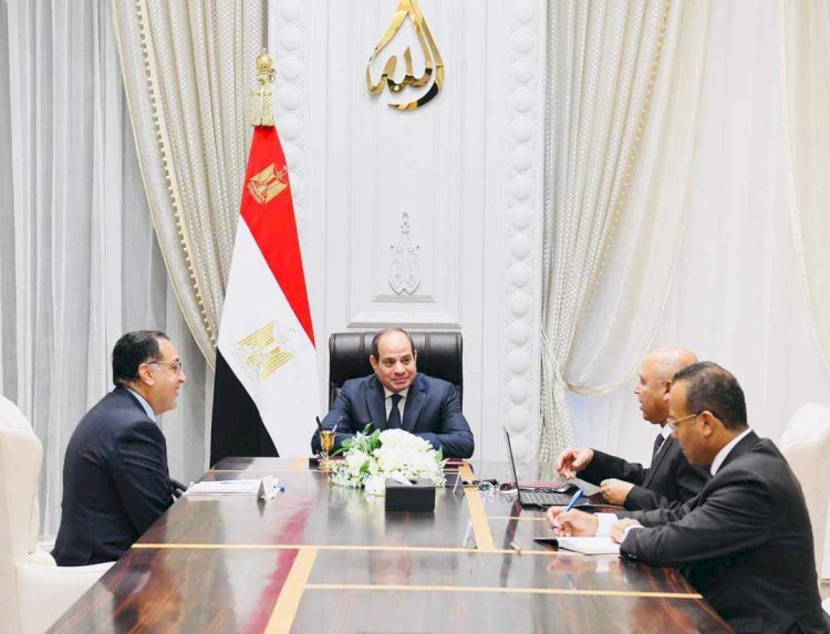 الرئيس السيسي يجتمع مع رئيس الوزراء ووزير النقل