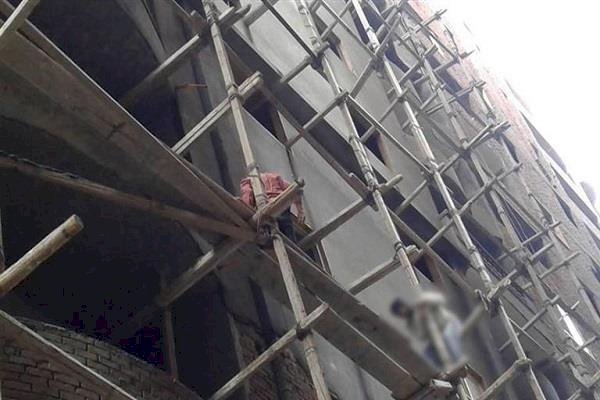 مصرع عامل سقط من على سقالة خشبية بالطابق الرابع في القليوبية