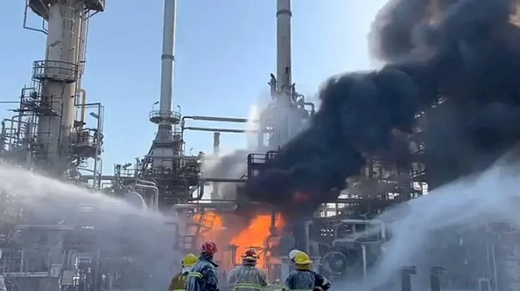 حريق فى خطوط البترول بمصفاة ميناء الأحمدى الكويتية