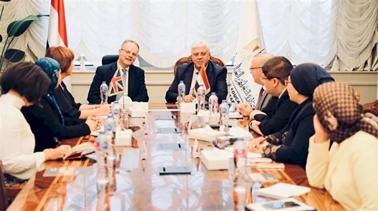 وزير التعليم العالي يستقبل السفير البريطاني بالقاهرة لبحث تعزيز التعاون المشترك