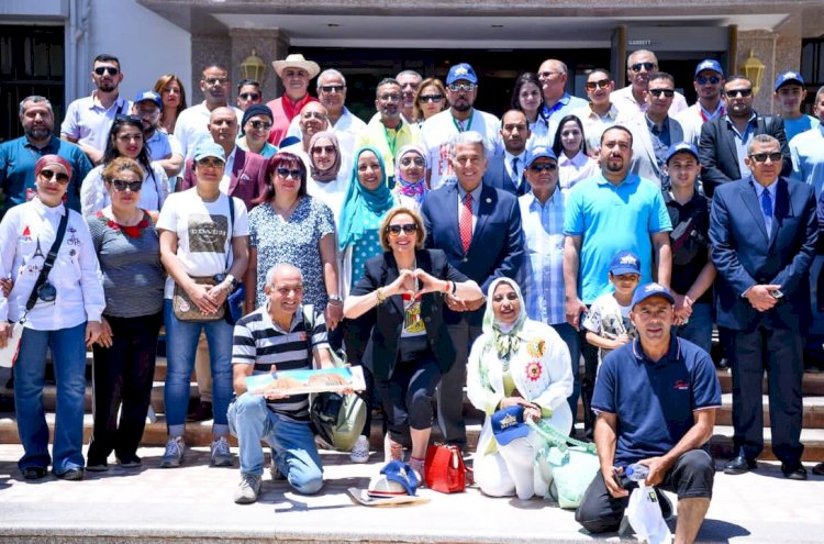 وزارة الهجرة تنظم زيارة للمشاركين بمؤتمر "المصريين بالخارج" لهيئة قناة السويس